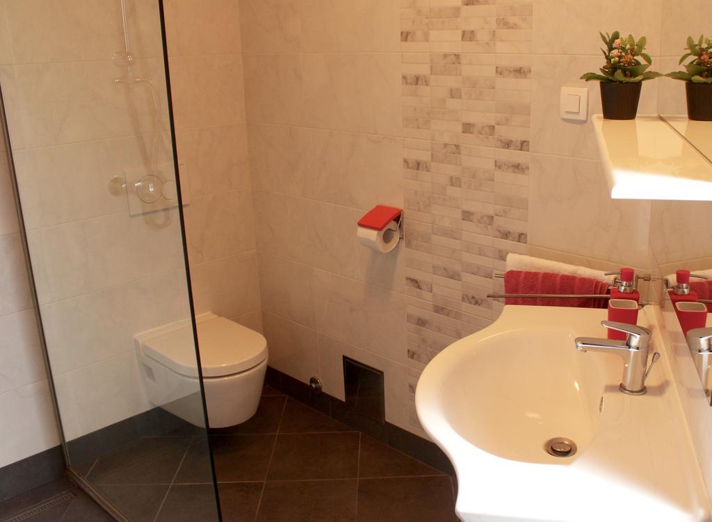 לובראן Rogic Apartment מראה חיצוני תמונה